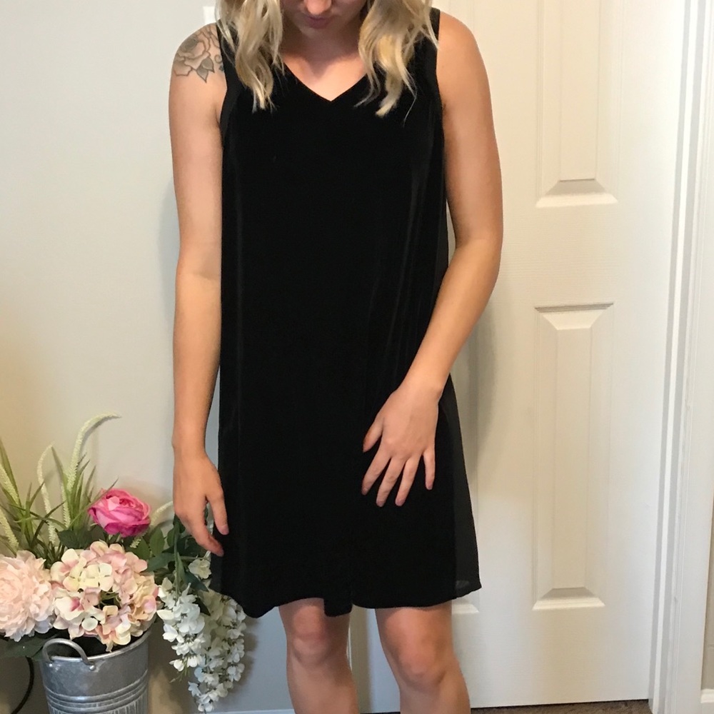 Black, midi dress. Velvet material.